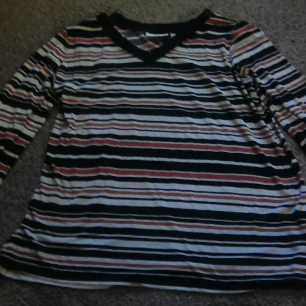 New Susan Graver V Neck Top